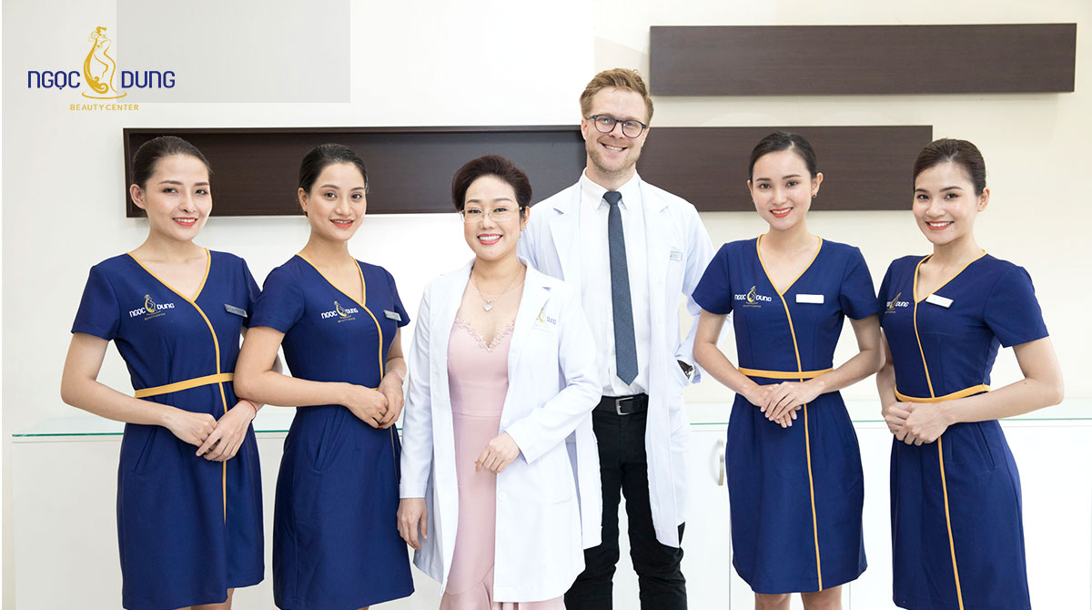 Ngọc Dung đoạt giải ‘Doanh nghiệp có dịch vụ chăm sóc khách hàng tốt nhất’