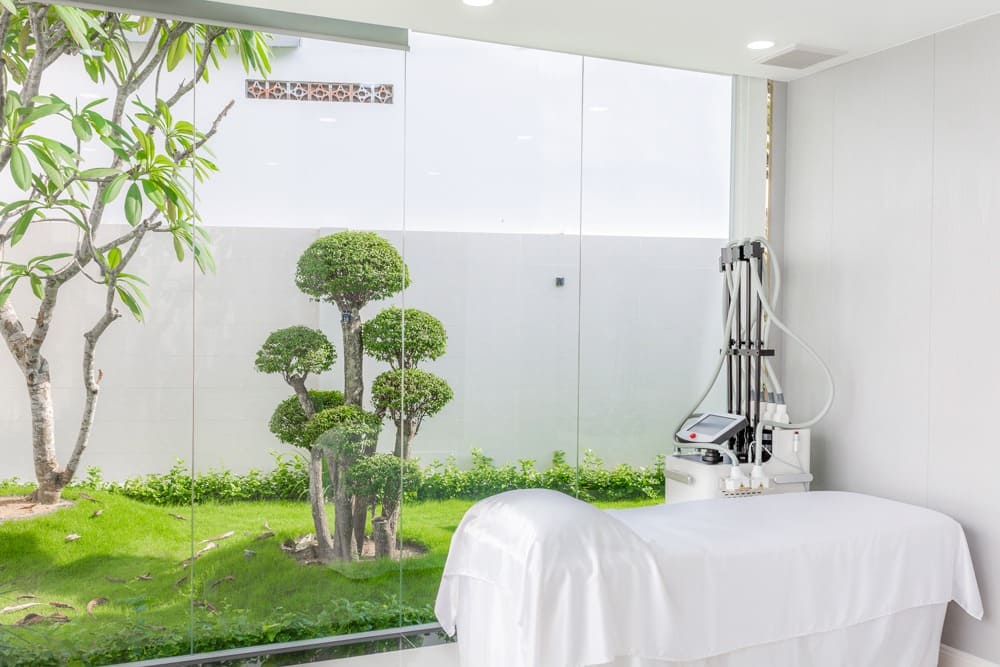 Tổ hợp 50 phòng điều trị chuyên biệt, hiện đại đạt chuẩn quốc tế.