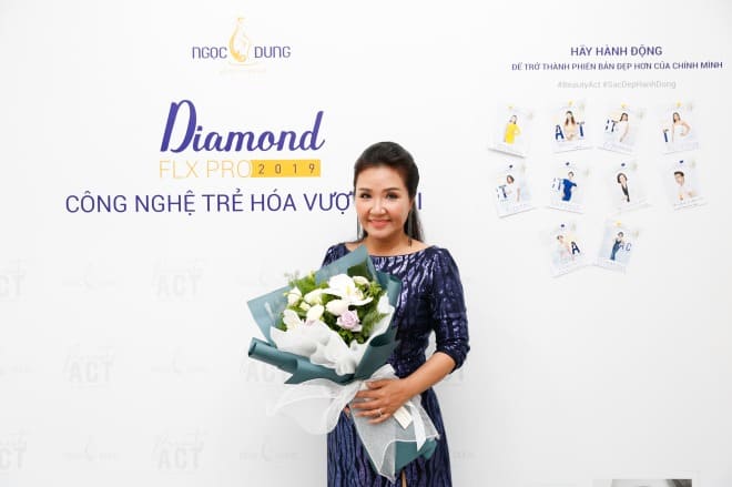 Diễn viên Ngân Quỳnh được khán giả khen trẻ đẹp ở tuổi ngũ tuần