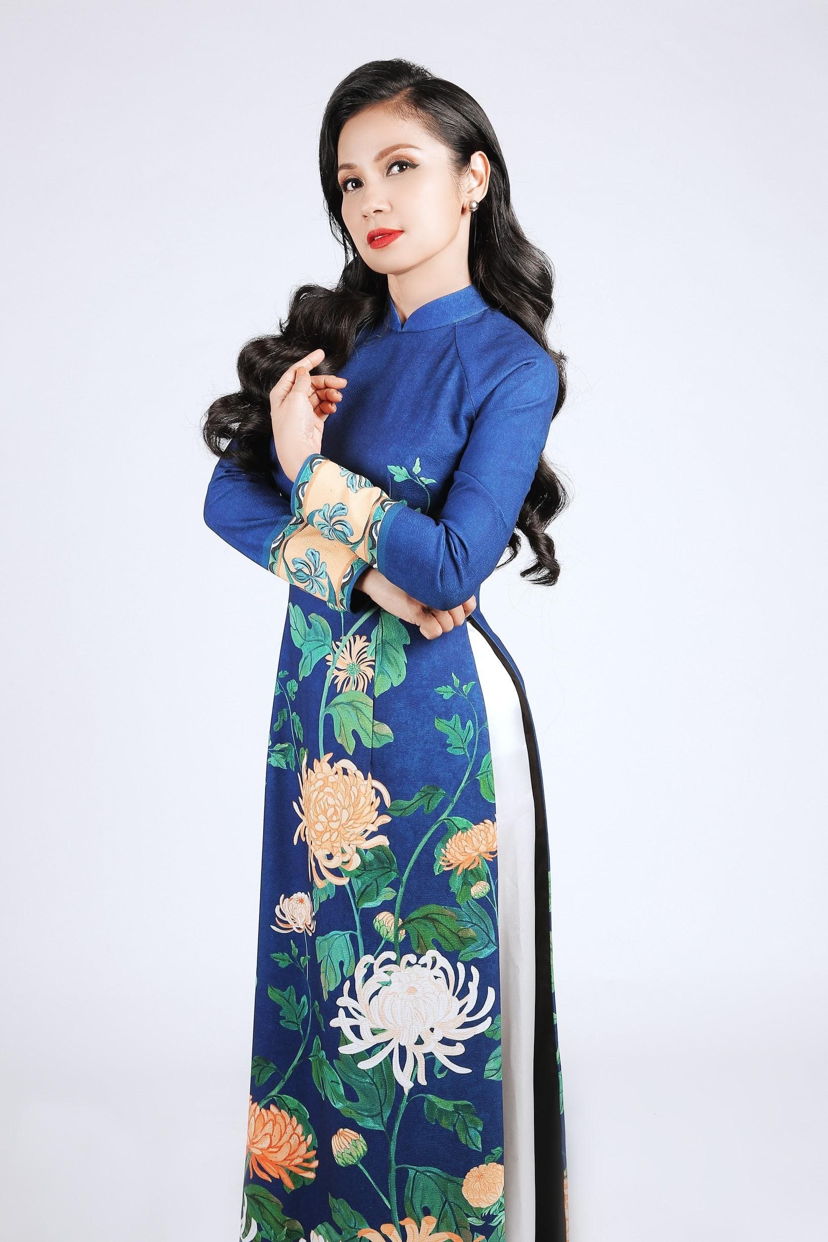 "Người đẹp Tây Đô" Việt Trinh - đại sứ sắc đẹp của TMV Ngọc Dung