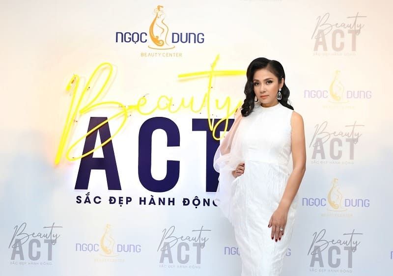 Vẻ ngoài gợi cảm, trẻ trung của nữ diễn viên Việt Trinh ở tuổi 47.