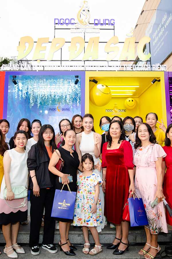 Lan Ngọc xuất hiện tại Studio “Đẹp đa sắc” để lan truyền thông điệp “Chẳng cần đẹp hoàn hảo, hãy nỗ lực để đẹp theo cách riêng”