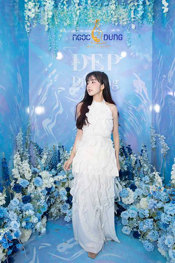 TikToker Bùi Khánh Hà thể hiện nét duyên dáng với Studio “Đẹp dịu dàng”.