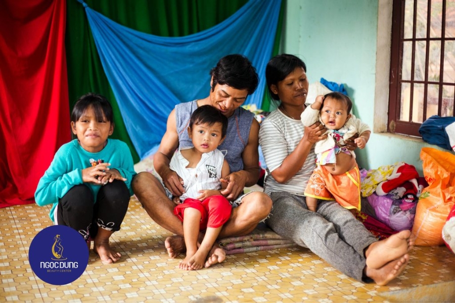 Ngọc Dung đồng hành cùng bà con miền Trung vượt qua mùa lũ