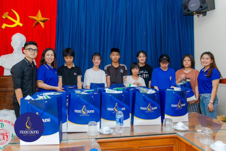 TMV Ngọc Dung trao tặng nhiều phần quà cho trẻ em mồ côi tại trung tâm xã hội Hà Nam