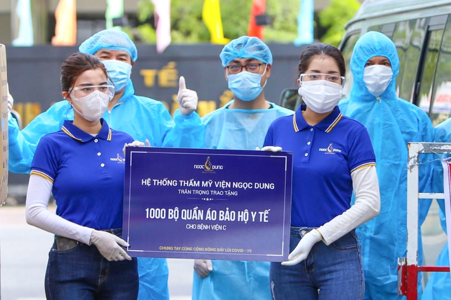 Ngọc Dung ủng hộ trang thiết bị y tế cho bệnh viện trong dịch covid-19