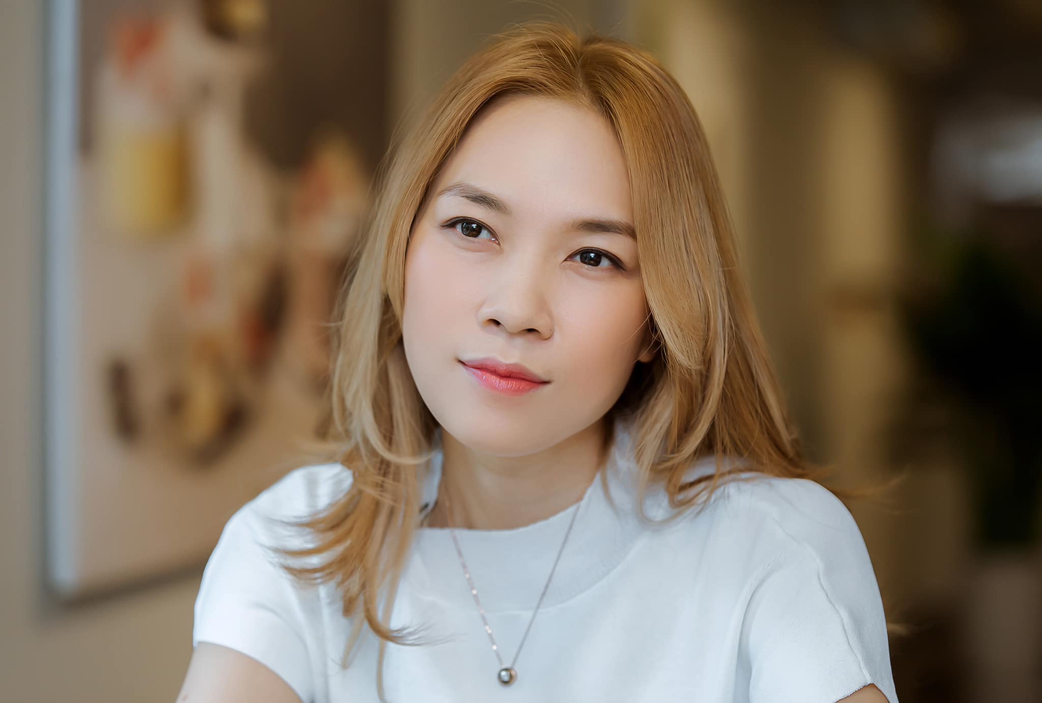 mỹ tâm bôi kem chống nắng mỹ tâm bôi kem chống nắng