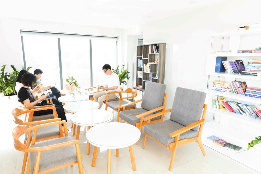 Phòng đọc sách tại Thẩm mỹ viện Ngọc Dung