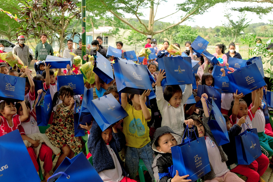 tmv ngọc dung đón tết ấm đến cùng trẻ em đắk nông