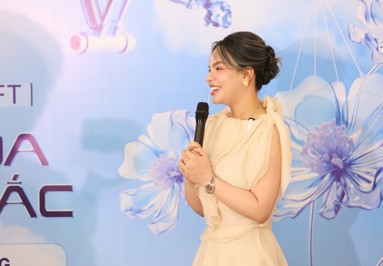 Chị Yến Phương chia sẻ tại buổi đào tạo chuyên viên làm đẹp